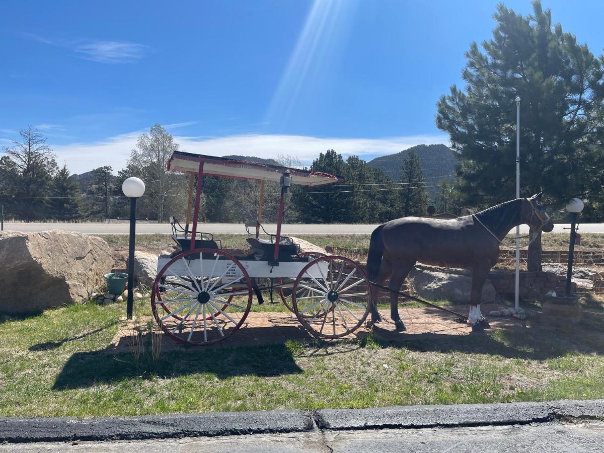 Saddle & Surrey 2* Estes Park