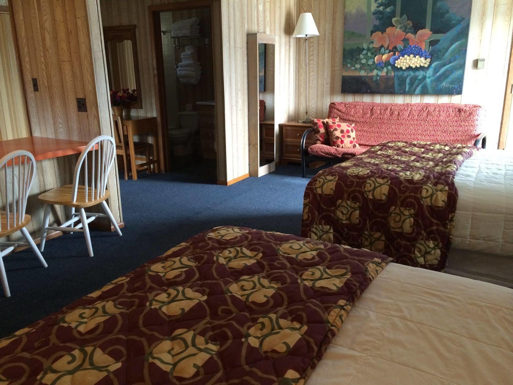 Saddle & Surrey Motel 2*