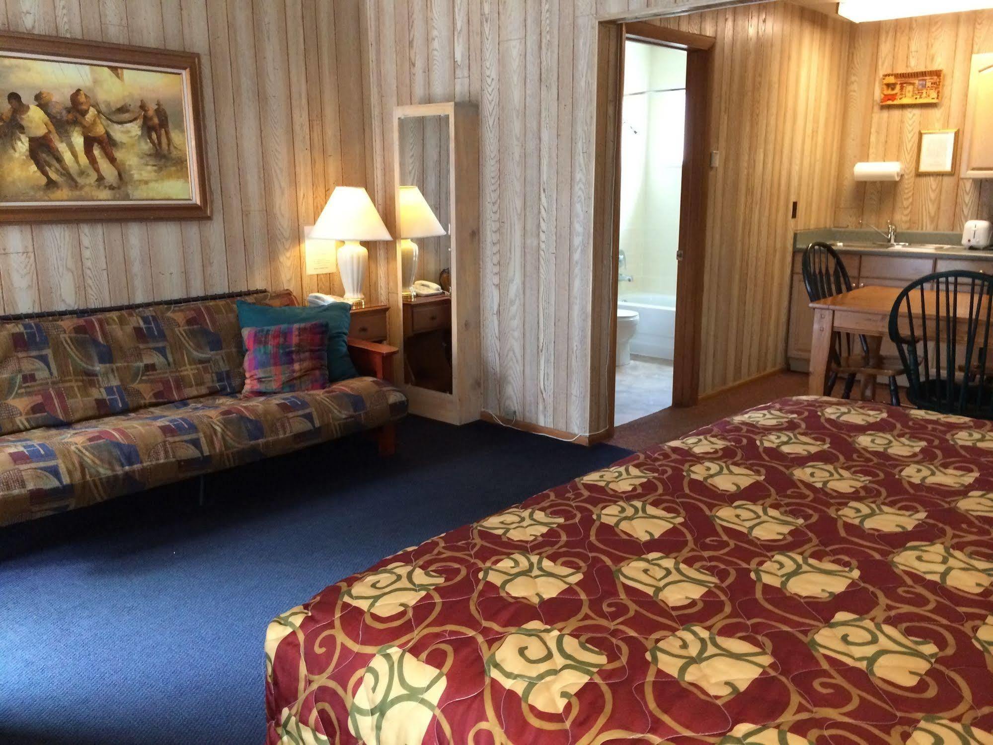 Saddle & Surrey Motel 2*