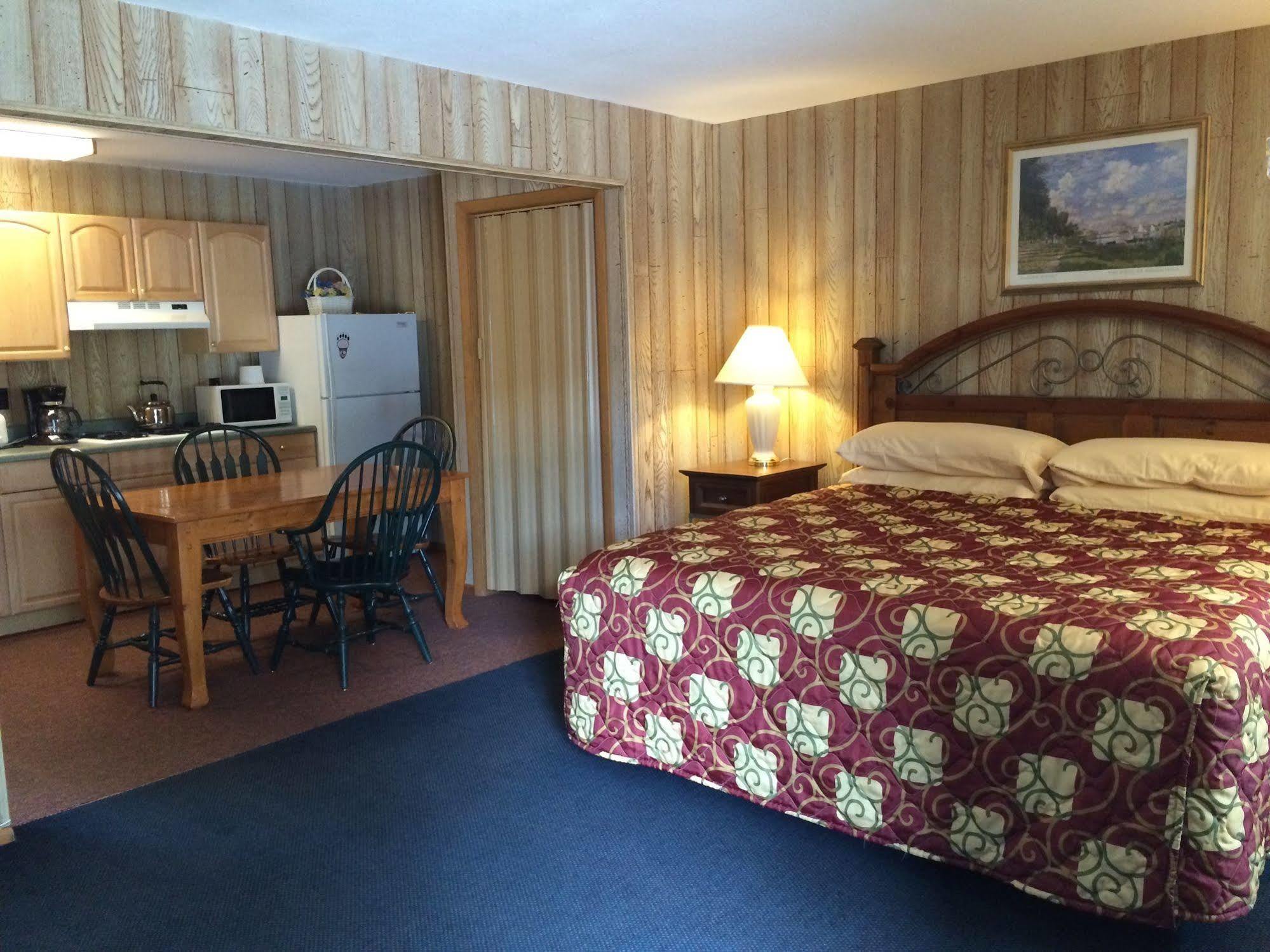 Saddle & Surrey Motel 2*